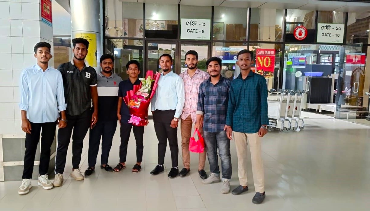 Jinnat Ali at Airport